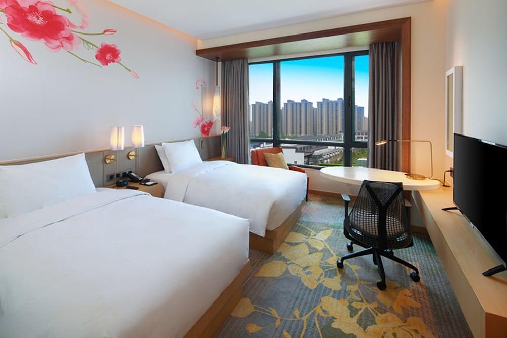 Hilton Garden Inn Wiener Neustadt Bagian luar foto