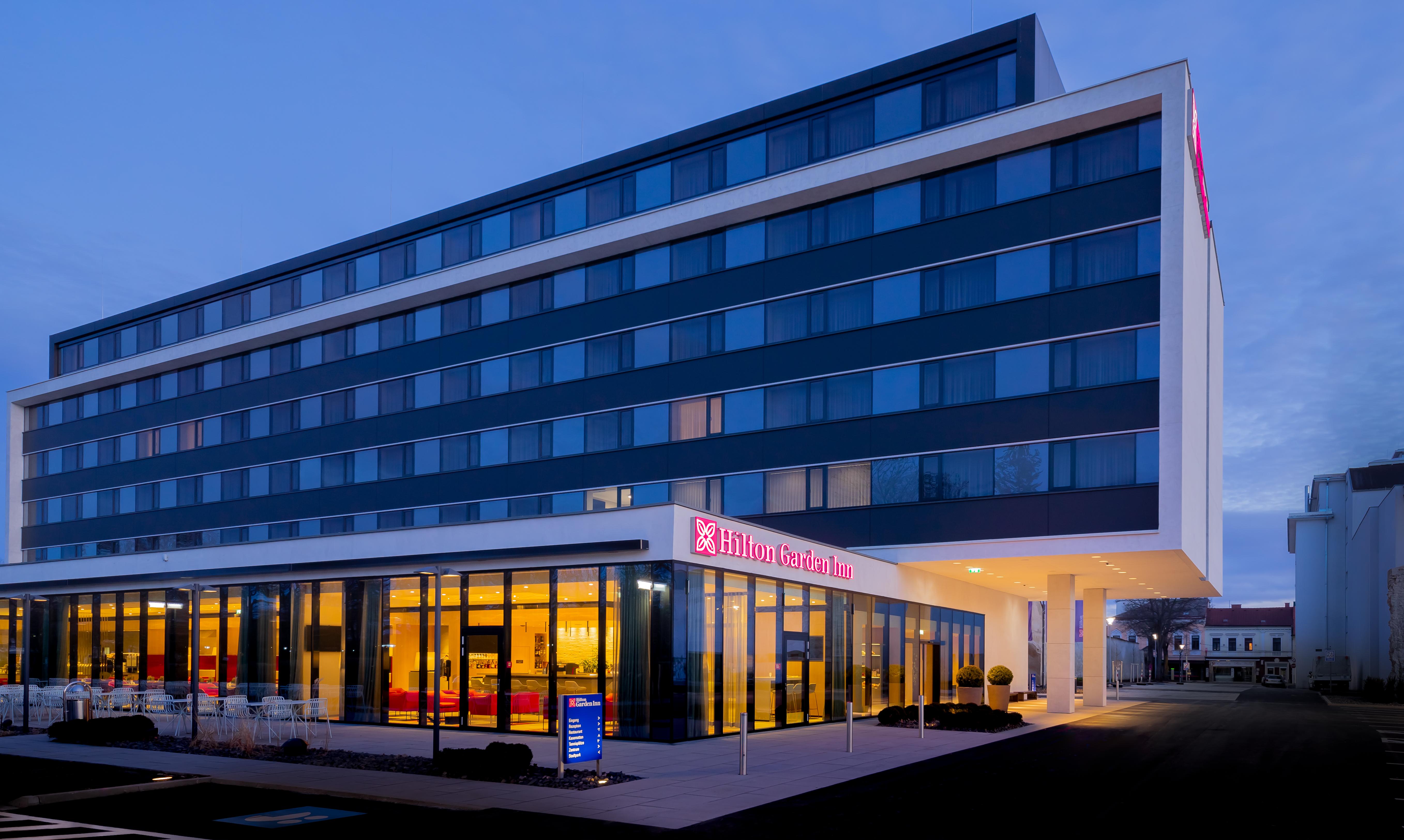 Hilton Garden Inn Wiener Neustadt Bagian luar foto