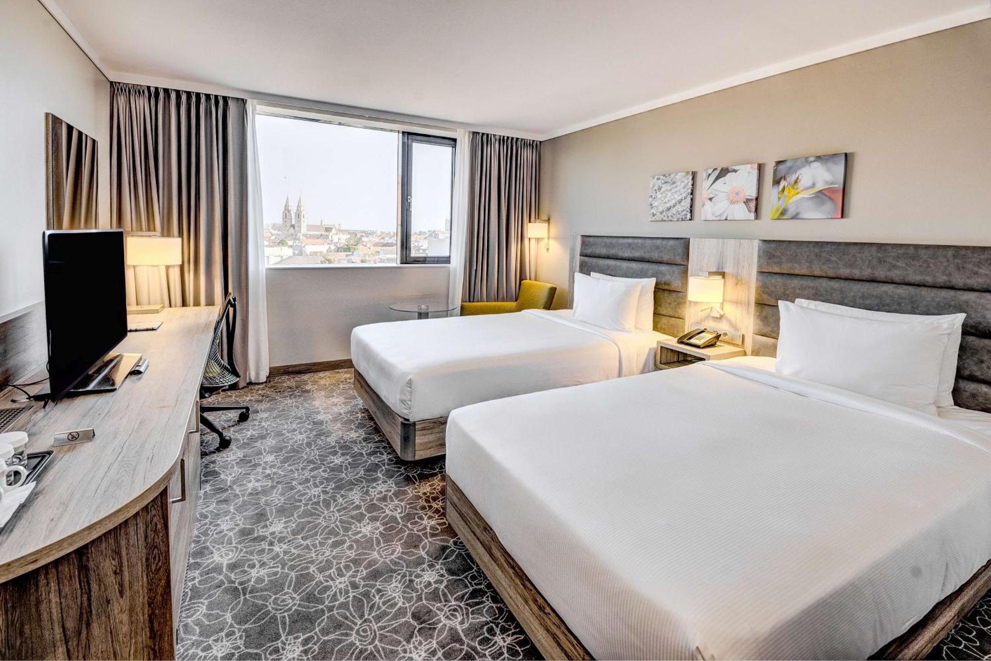 Hilton Garden Inn Wiener Neustadt Bagian luar foto